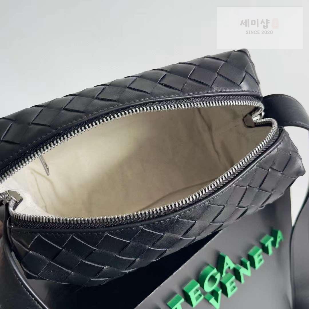 Bottega Veneta Bottega Veneta Intrecciato Loop Camera Bag 15번 이미지