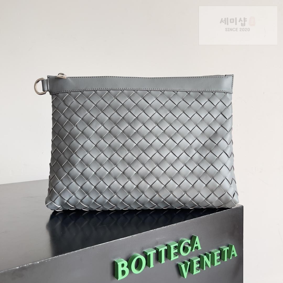 Bottega Veneta Bottega Veneta Intrecciato Zip Pouch Bag 1번 이미지