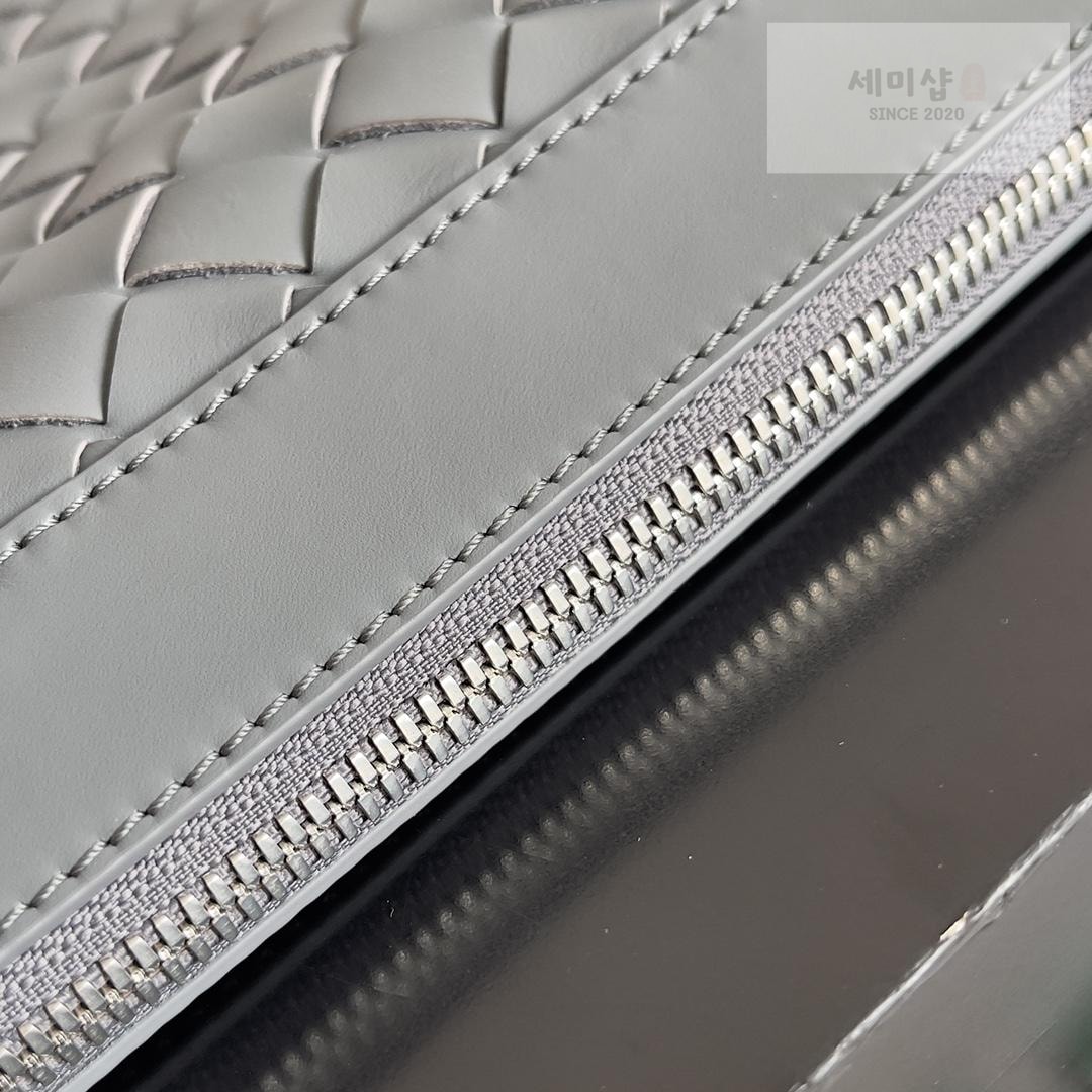 Bottega Veneta Bottega Veneta Intrecciato Zip Pouch Bag 4번 이미지