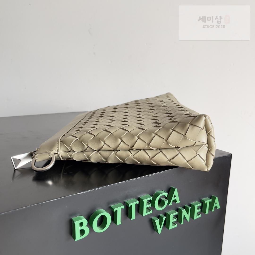 Bottega Veneta Bottega Veneta Intrecciato Zip Pouch Bag 9번 이미지