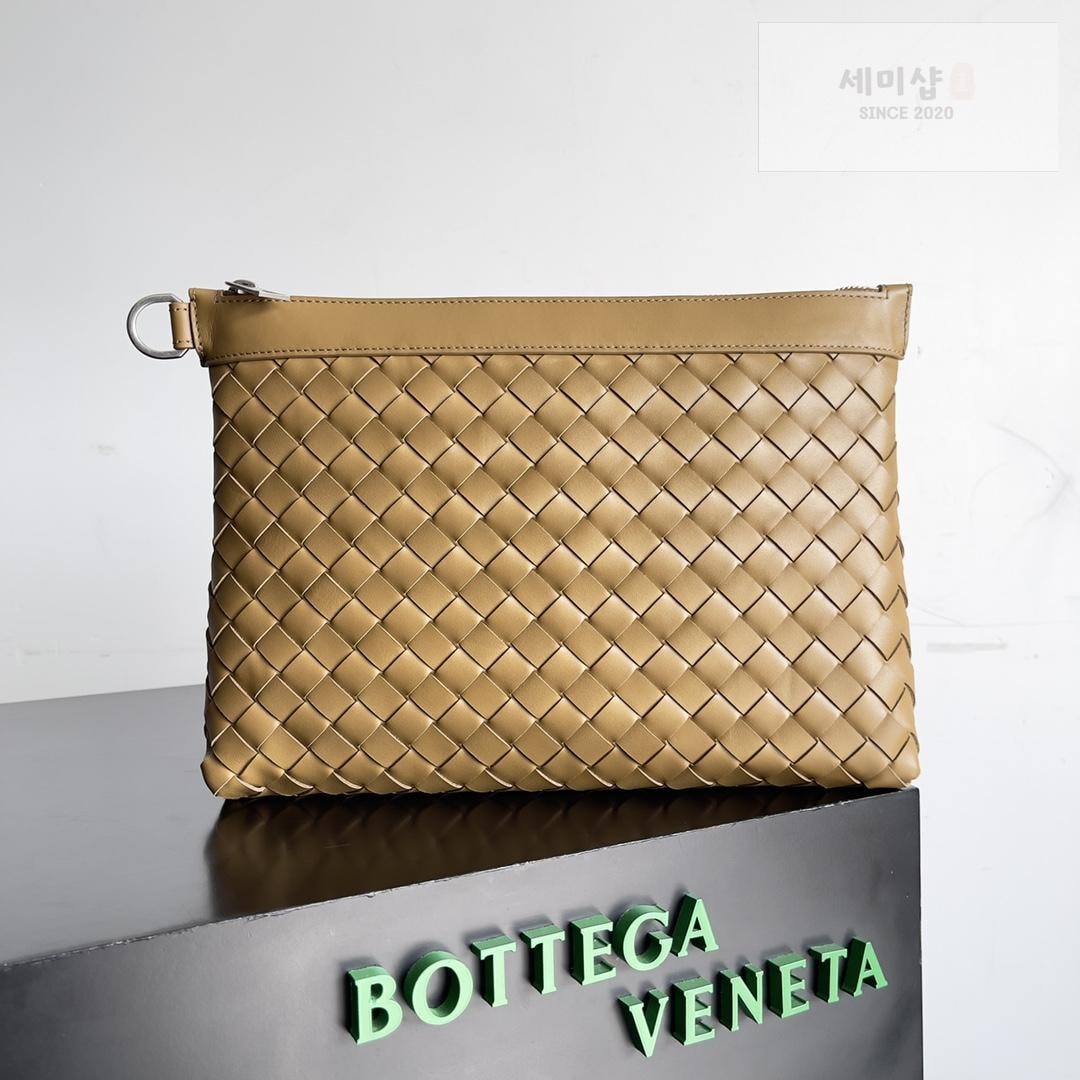 Bottega Veneta Bottega Veneta Intrecciato Zip Pouch Bag 15번 이미지