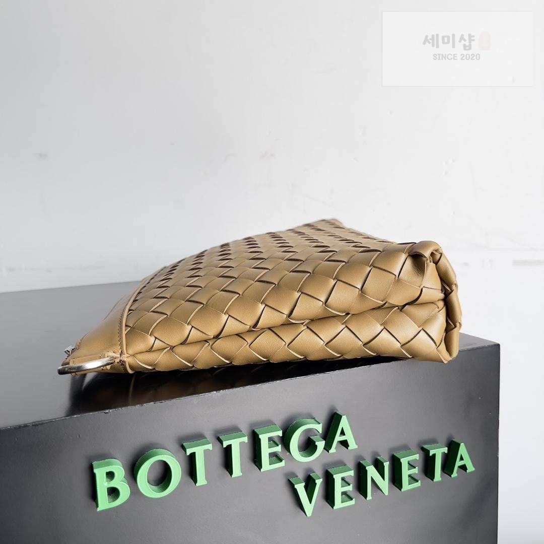 Bottega Veneta Bottega Veneta Intrecciato Zip Pouch Bag 16번 이미지