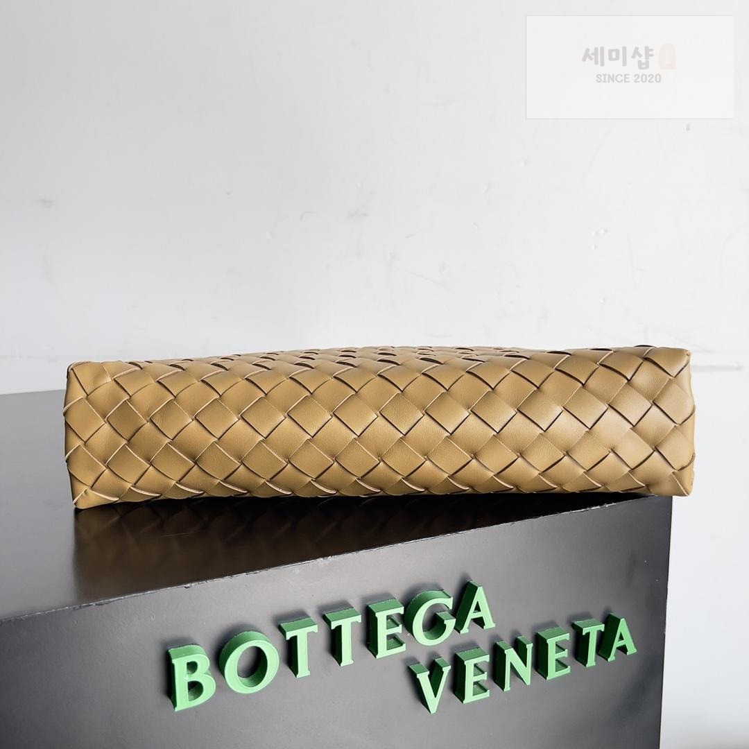 Bottega Veneta Bottega Veneta Intrecciato Zip Pouch Bag 17번 이미지