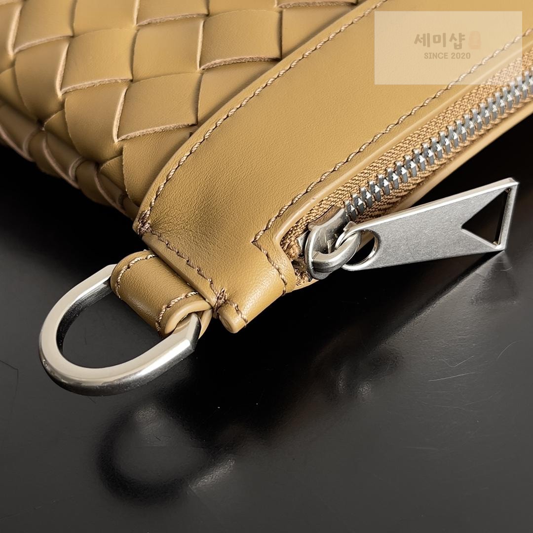 Bottega Veneta Bottega Veneta Intrecciato Zip Pouch Bag 19번 이미지
