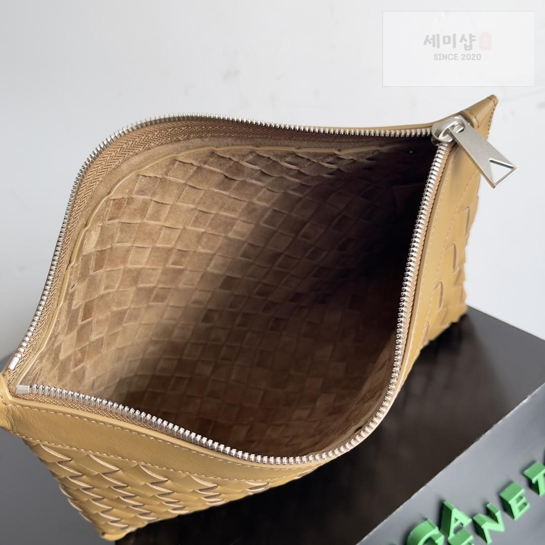 Bottega Veneta Bottega Veneta Intrecciato Zip Pouch Bag 20번 이미지