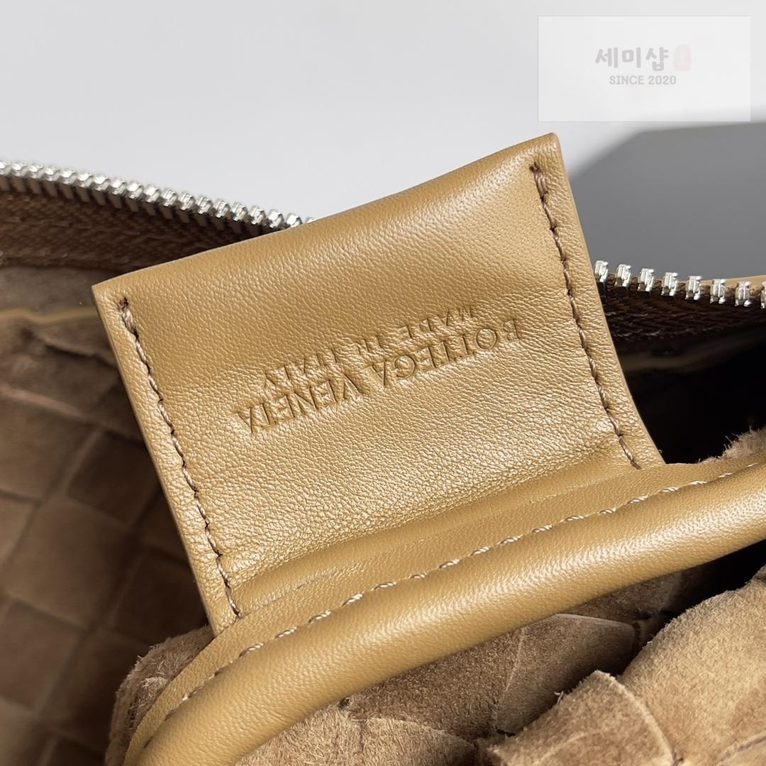 Bottega Veneta Bottega Veneta Intrecciato Zip Pouch Bag 30번 이미지