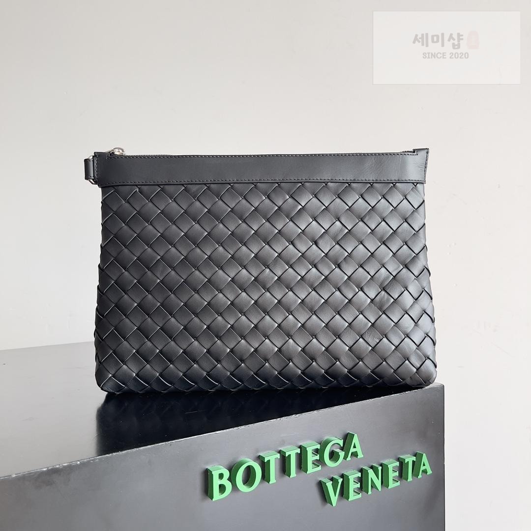 Bottega Veneta Bottega Veneta Intrecciato Zip Pouch Bag 23번 이미지