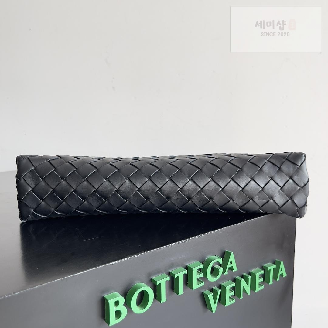 Bottega Veneta Bottega Veneta Intrecciato Zip Pouch Bag 25번 이미지