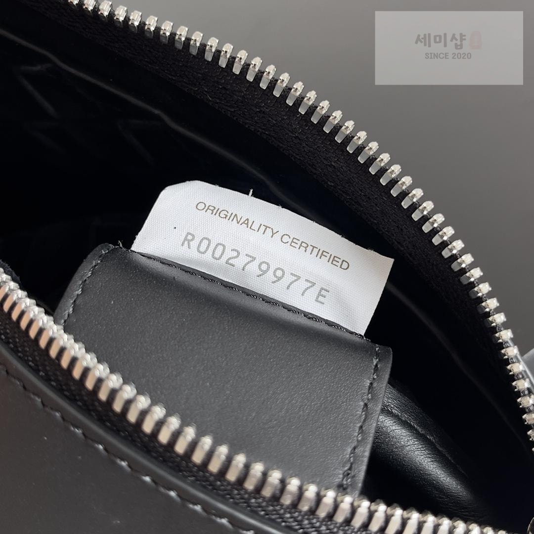Bottega Veneta Bottega Veneta Intrecciato Zip Pouch Bag 26번 이미지