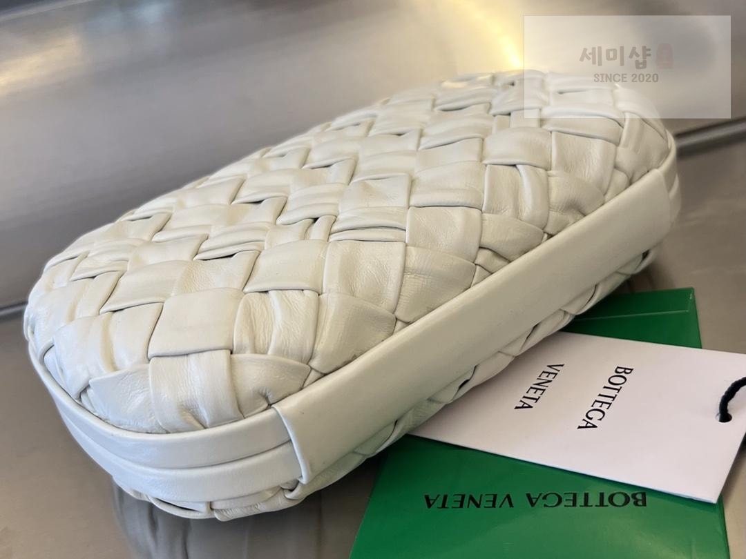 Bottega Veneta Bottega Veneta Knot Intrecio Leather Clutch Bag 19번 이미지