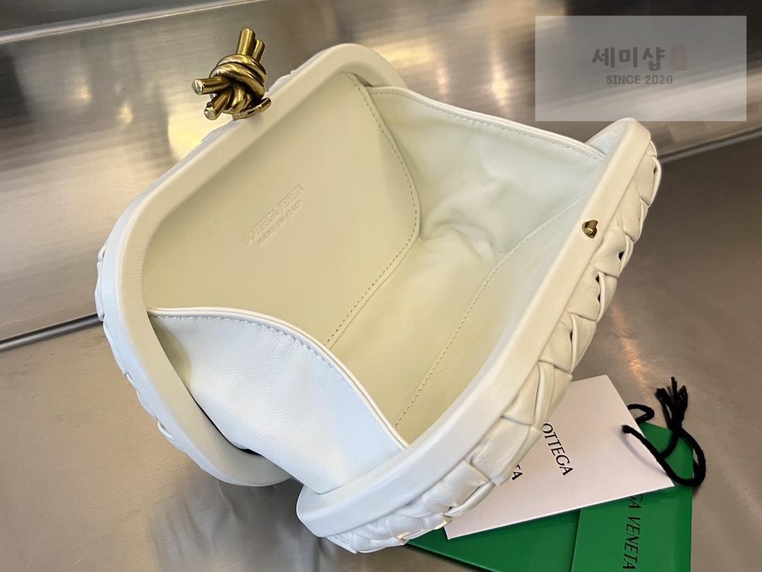 Bottega Veneta Bottega Veneta Knot Intrecio Leather Clutch Bag 4번 이미지