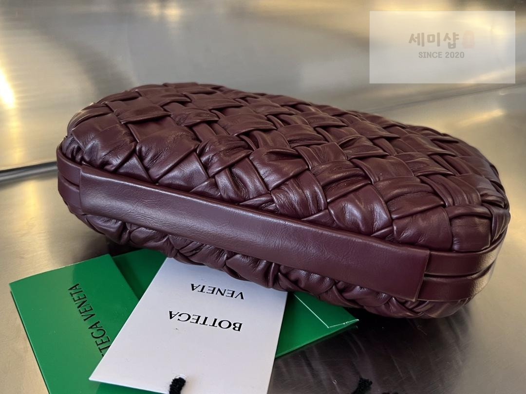 Bottega Veneta Bottega Veneta Knot Intrecio Leather Clutch Bag 8번 이미지