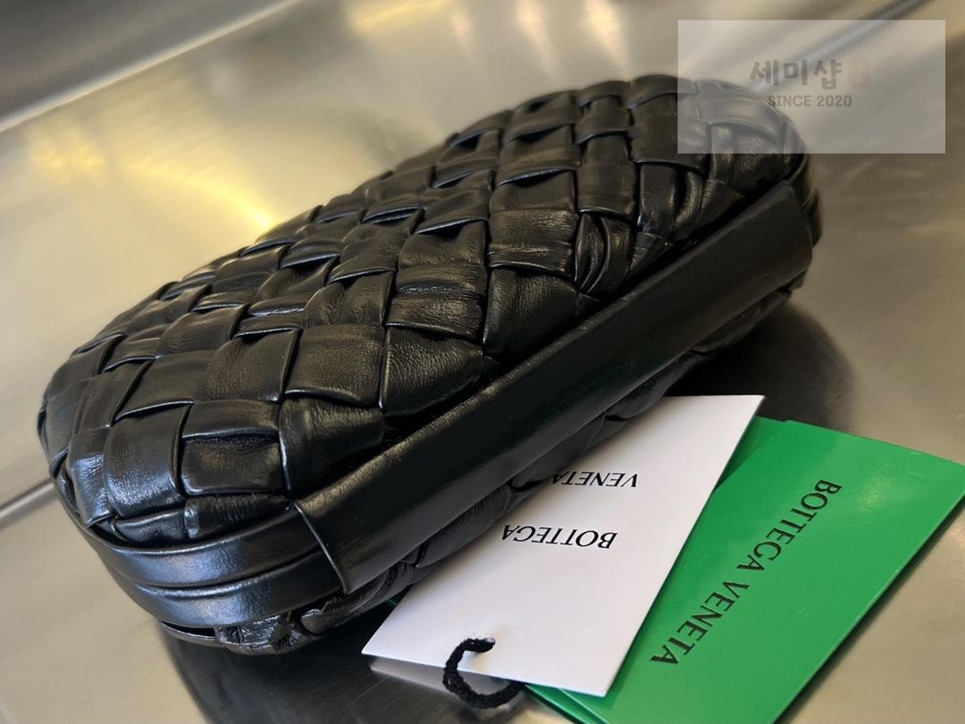 Bottega Veneta Bottega Veneta Knot Intrecio Leather Clutch Bag 14번 이미지