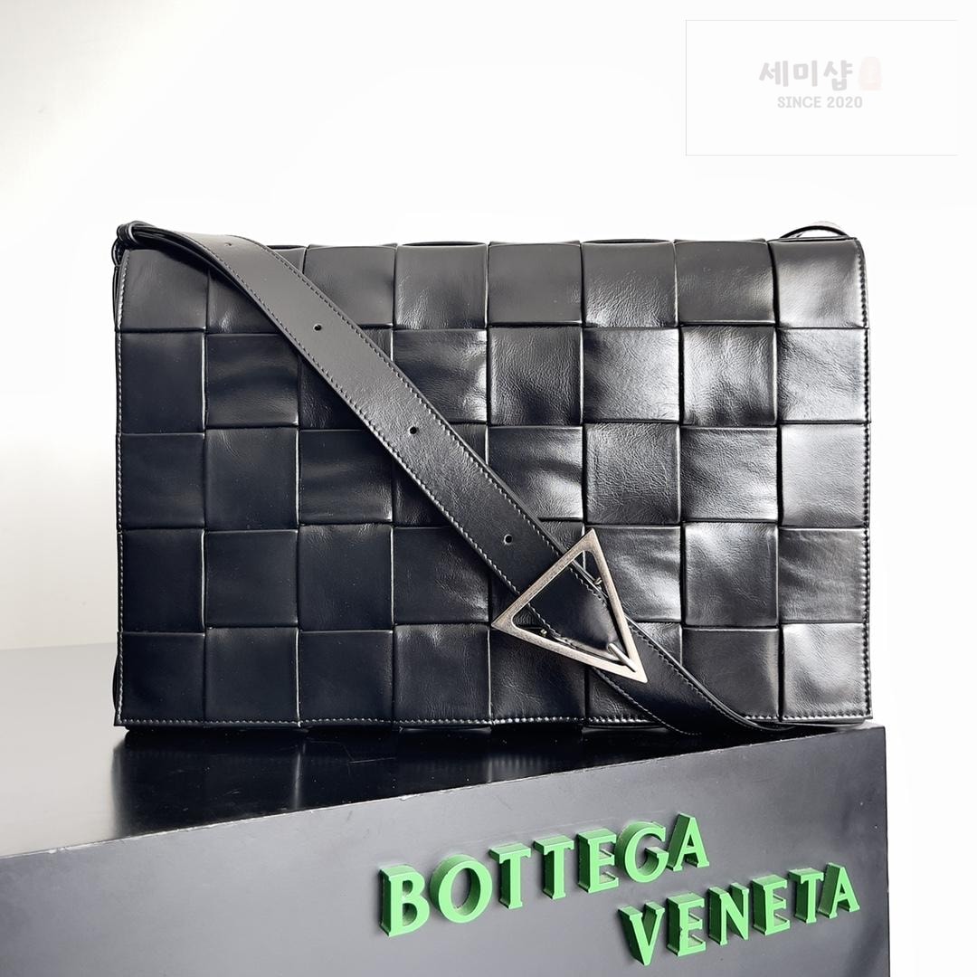 Bottega Veneta Bottega Veneta Maxi Cassette Bag 1번 이미지