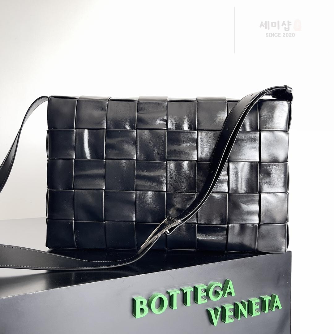 Bottega Veneta Bottega Veneta Maxi Cassette Bag 2번 이미지