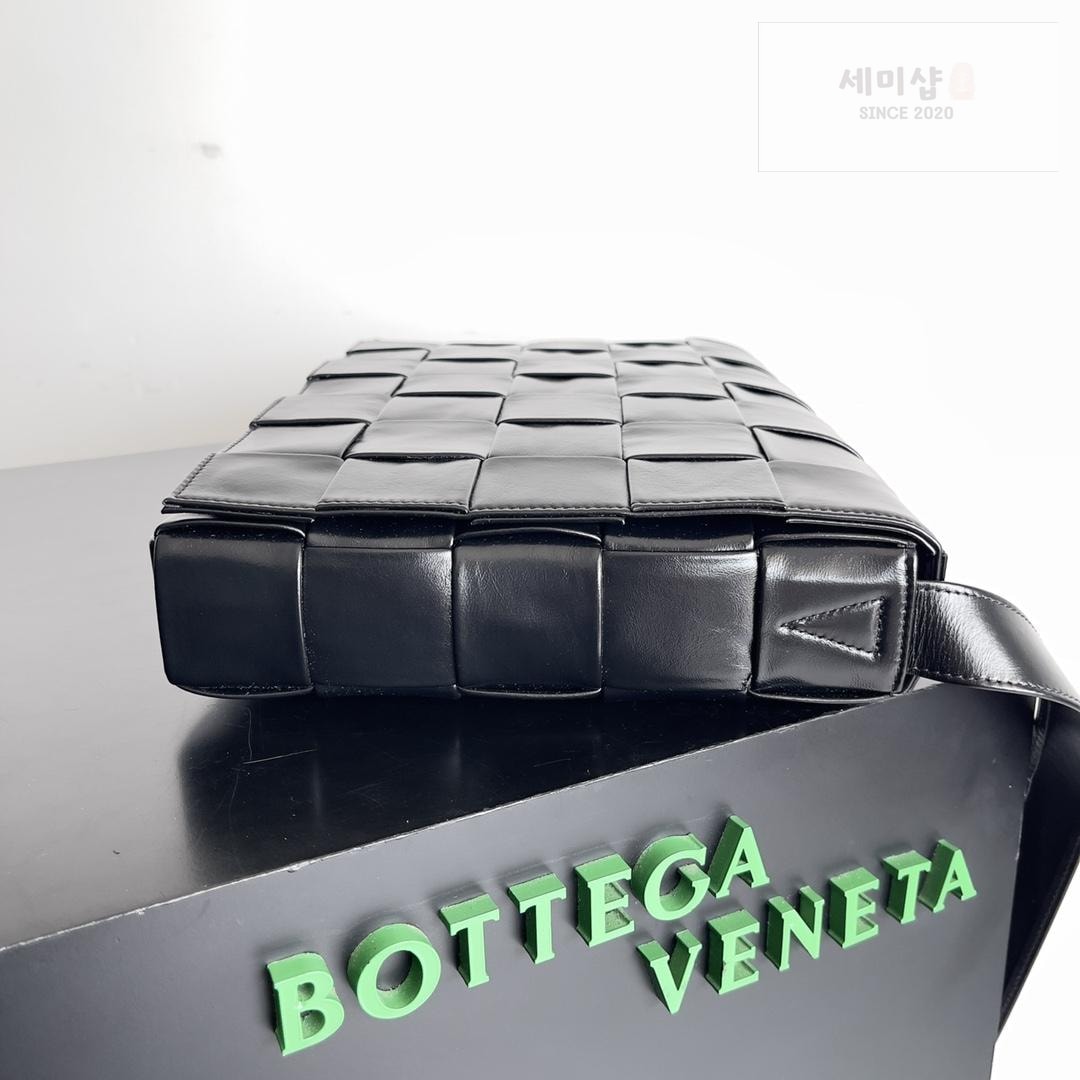 Bottega Veneta Bottega Veneta Maxi Cassette Bag 3번 이미지