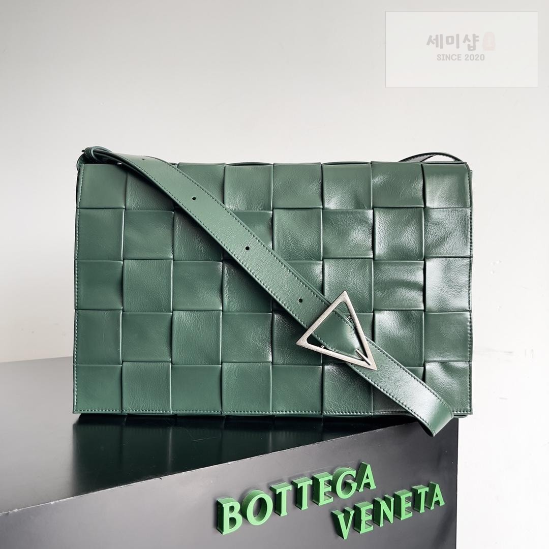 Bottega Veneta Bottega Veneta Maxi Cassette Bag 9번 이미지