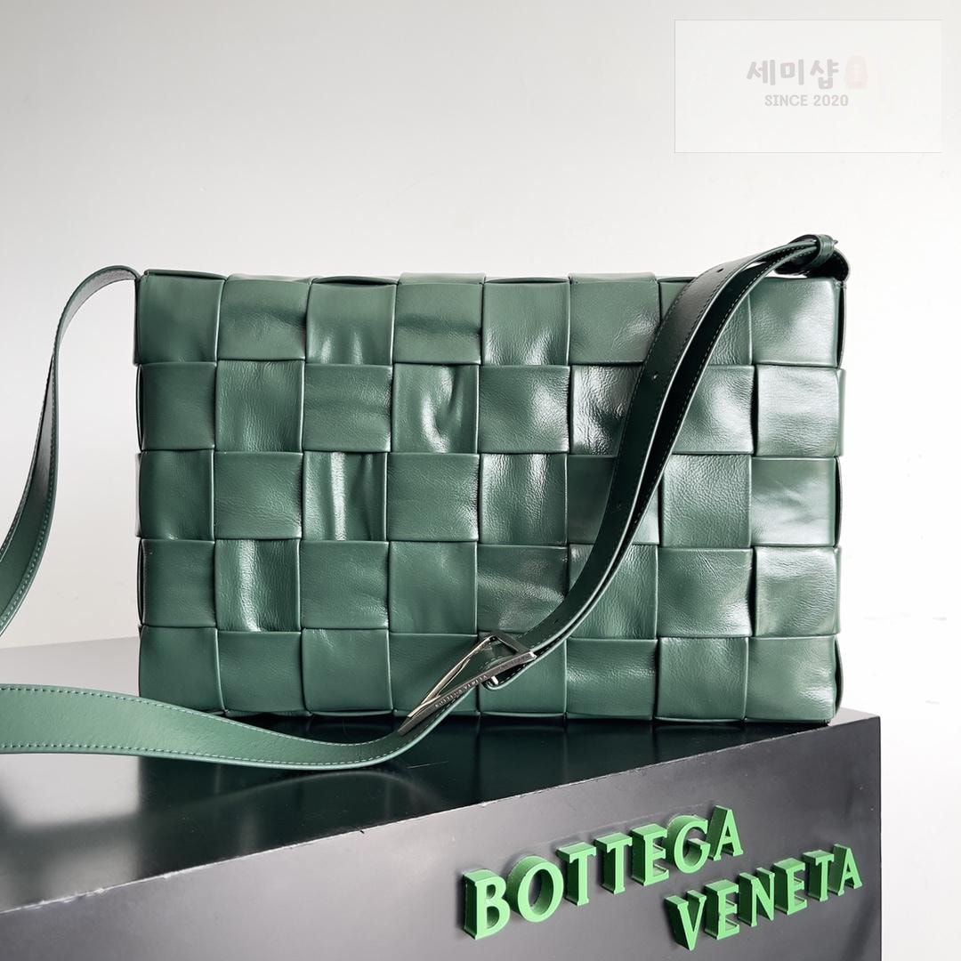 Bottega Veneta Bottega Veneta Maxi Cassette Bag 10번 이미지