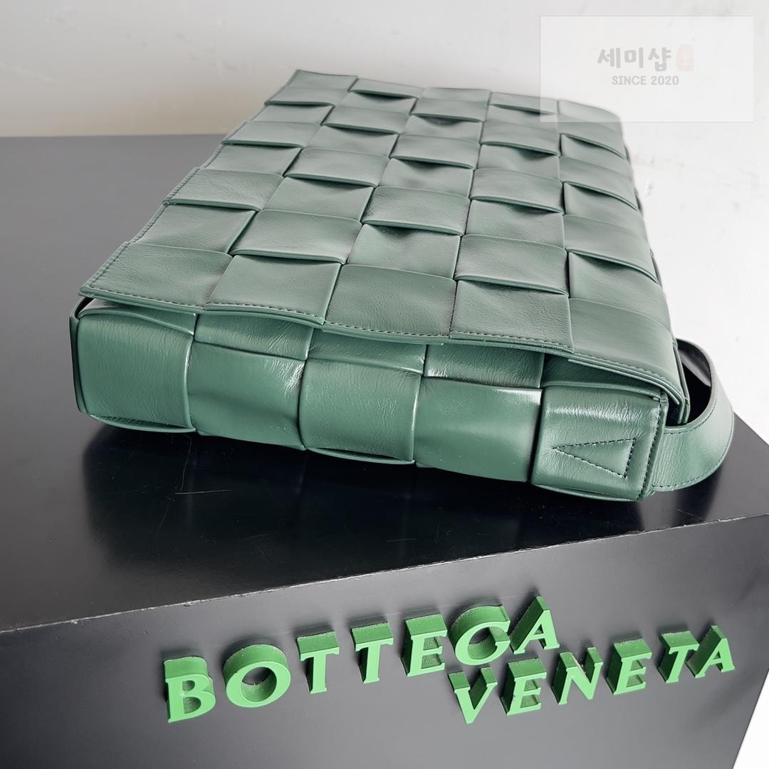 Bottega Veneta Bottega Veneta Maxi Cassette Bag 11번 이미지