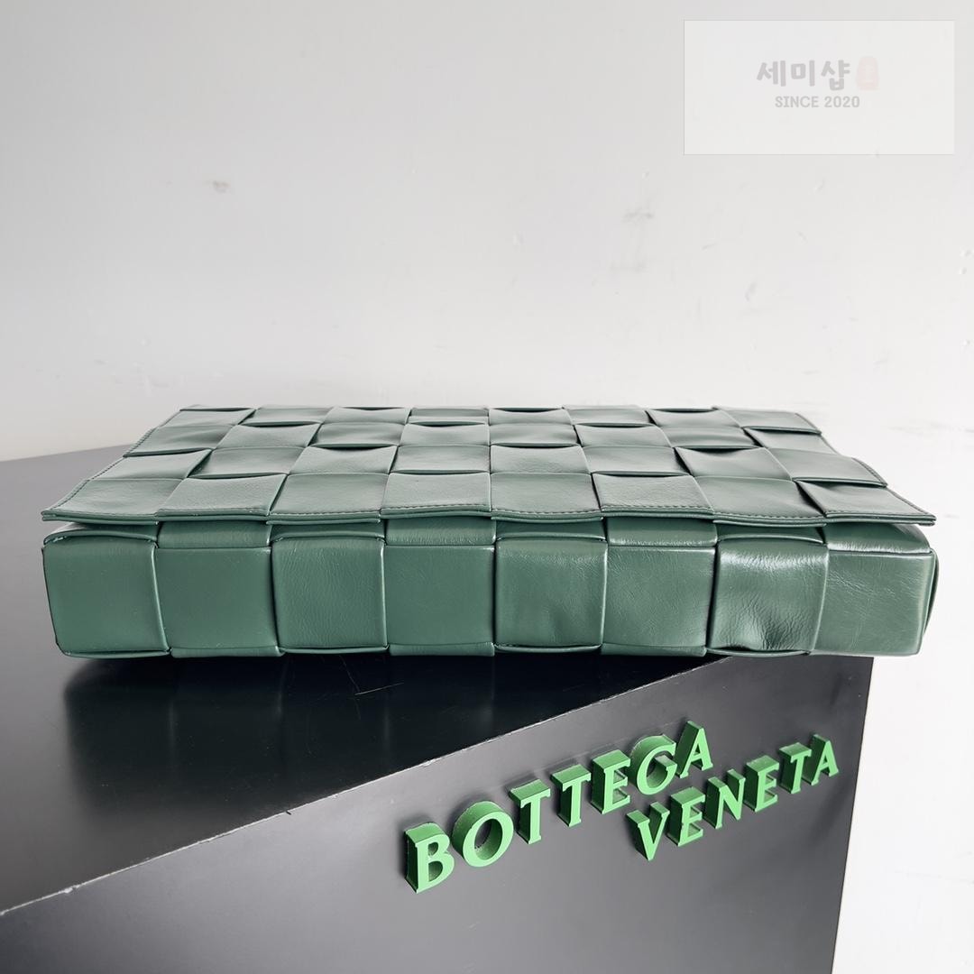 Bottega Veneta Bottega Veneta Maxi Cassette Bag 12번 이미지