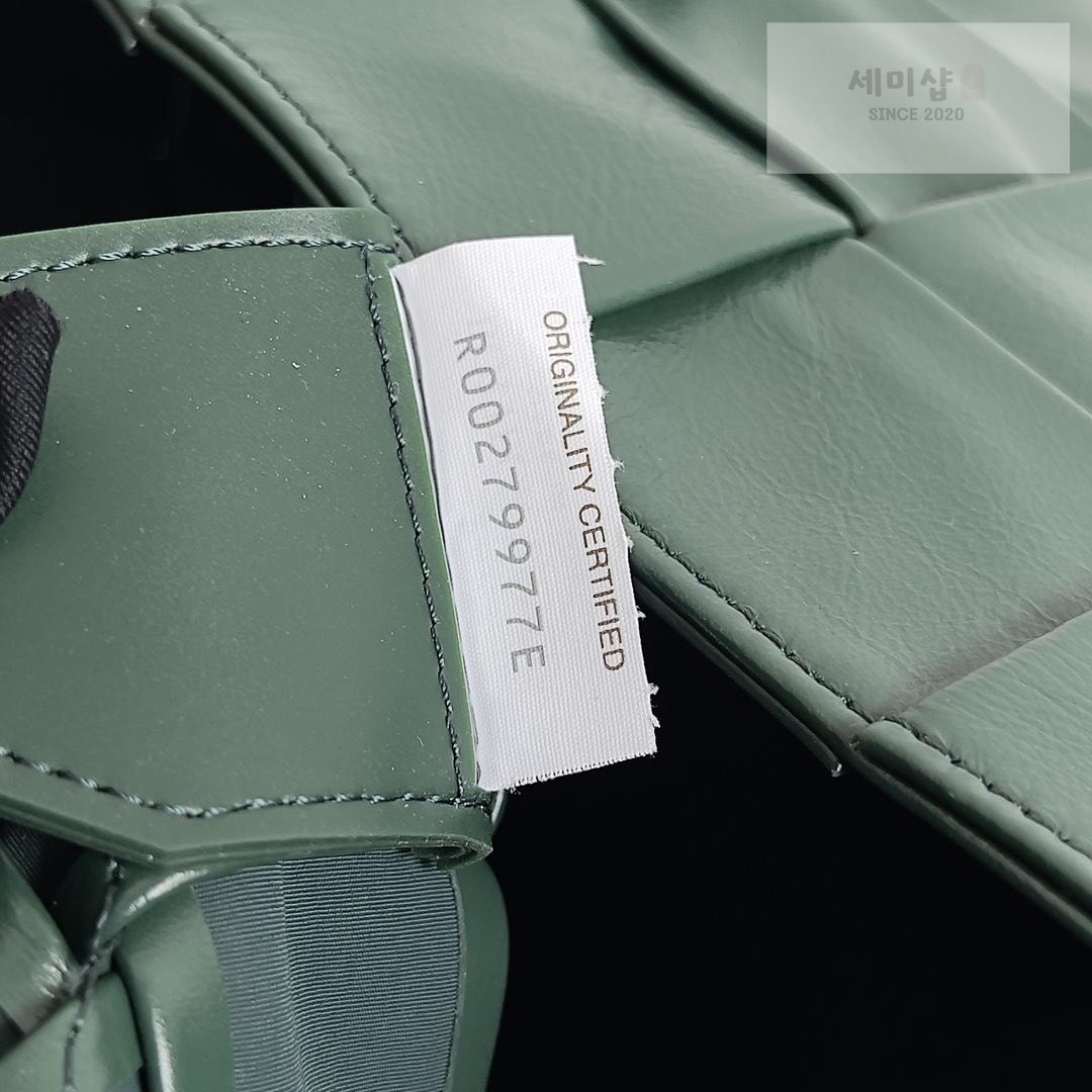 Bottega Veneta Bottega Veneta Maxi Cassette Bag 16번 이미지