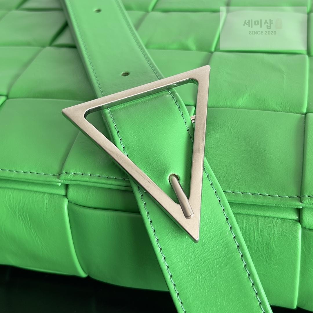 Bottega Veneta Bottega Veneta Maxi Cassette Bag 19번 이미지