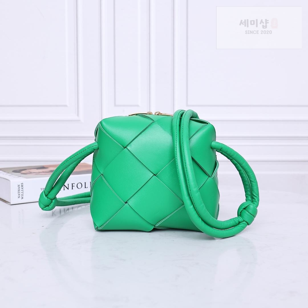 Bottega Veneta Bottega Veneta Mini Cassette Camera Bag Bag 1번 이미지
