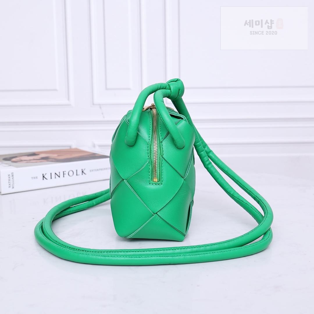 Bottega Veneta Bottega Veneta Mini Cassette Camera Bag Bag 2번 이미지