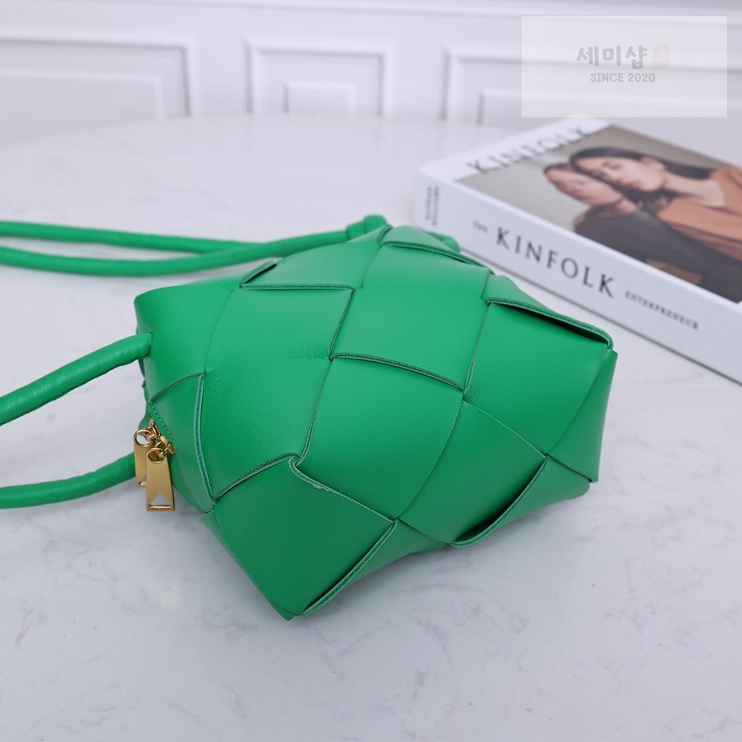 Bottega Veneta Bottega Veneta Mini Cassette Camera Bag Bag 3번 이미지
