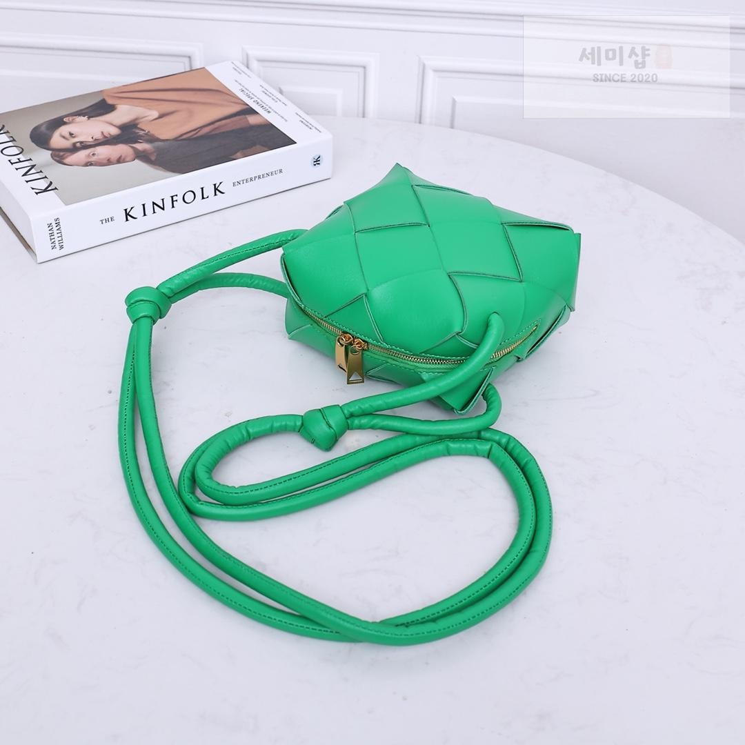 Bottega Veneta Bottega Veneta Mini Cassette Camera Bag Bag 4번 이미지