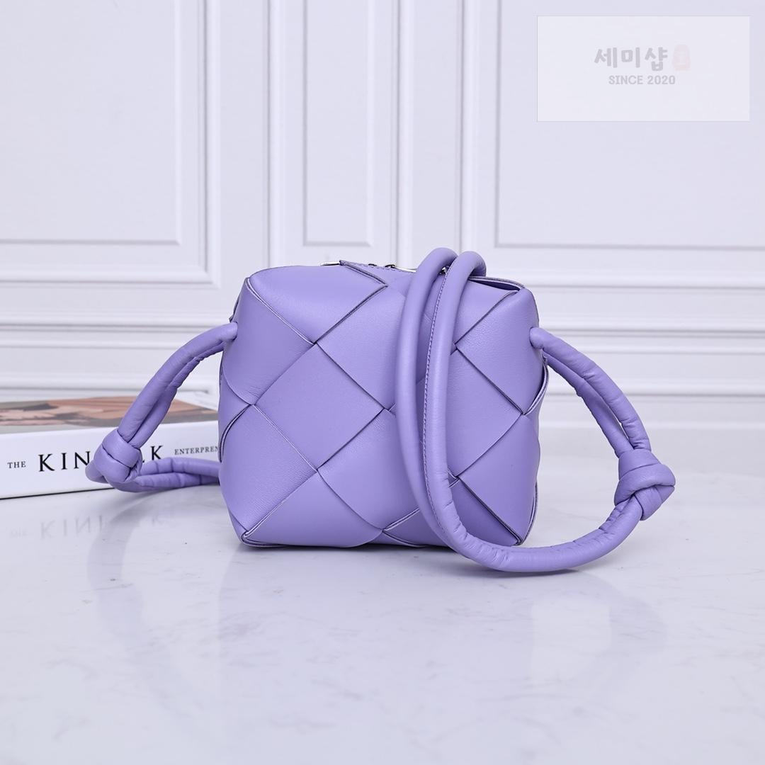 Bottega Veneta Bottega Veneta Mini Cassette Camera Bag Bag 8번 이미지