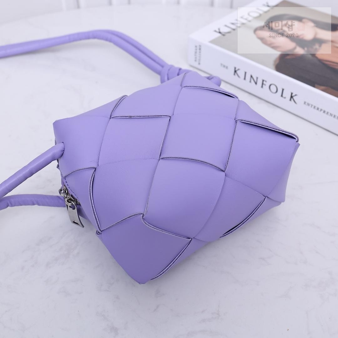 Bottega Veneta Bottega Veneta Mini Cassette Camera Bag Bag 10번 이미지