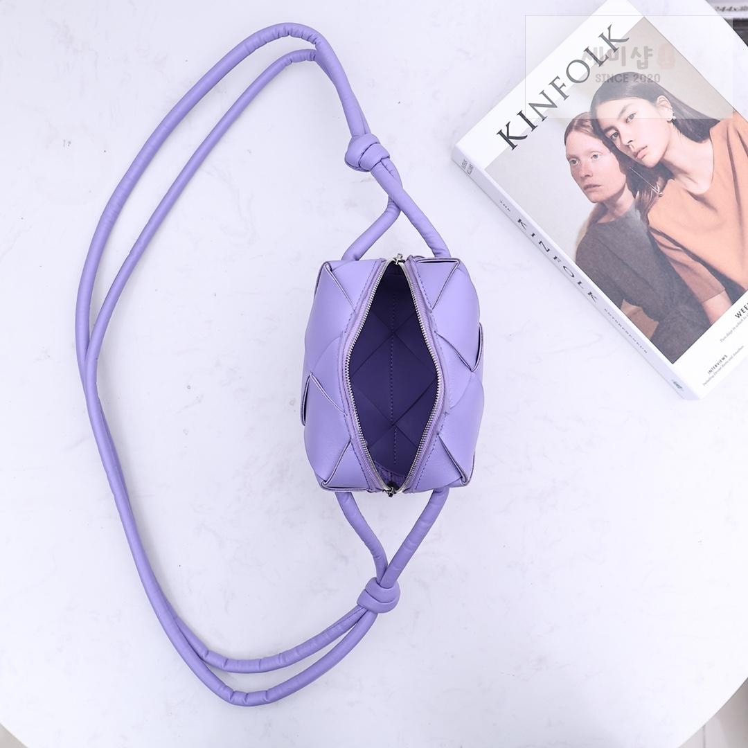 Bottega Veneta Bottega Veneta Mini Cassette Camera Bag Bag 13번 이미지
