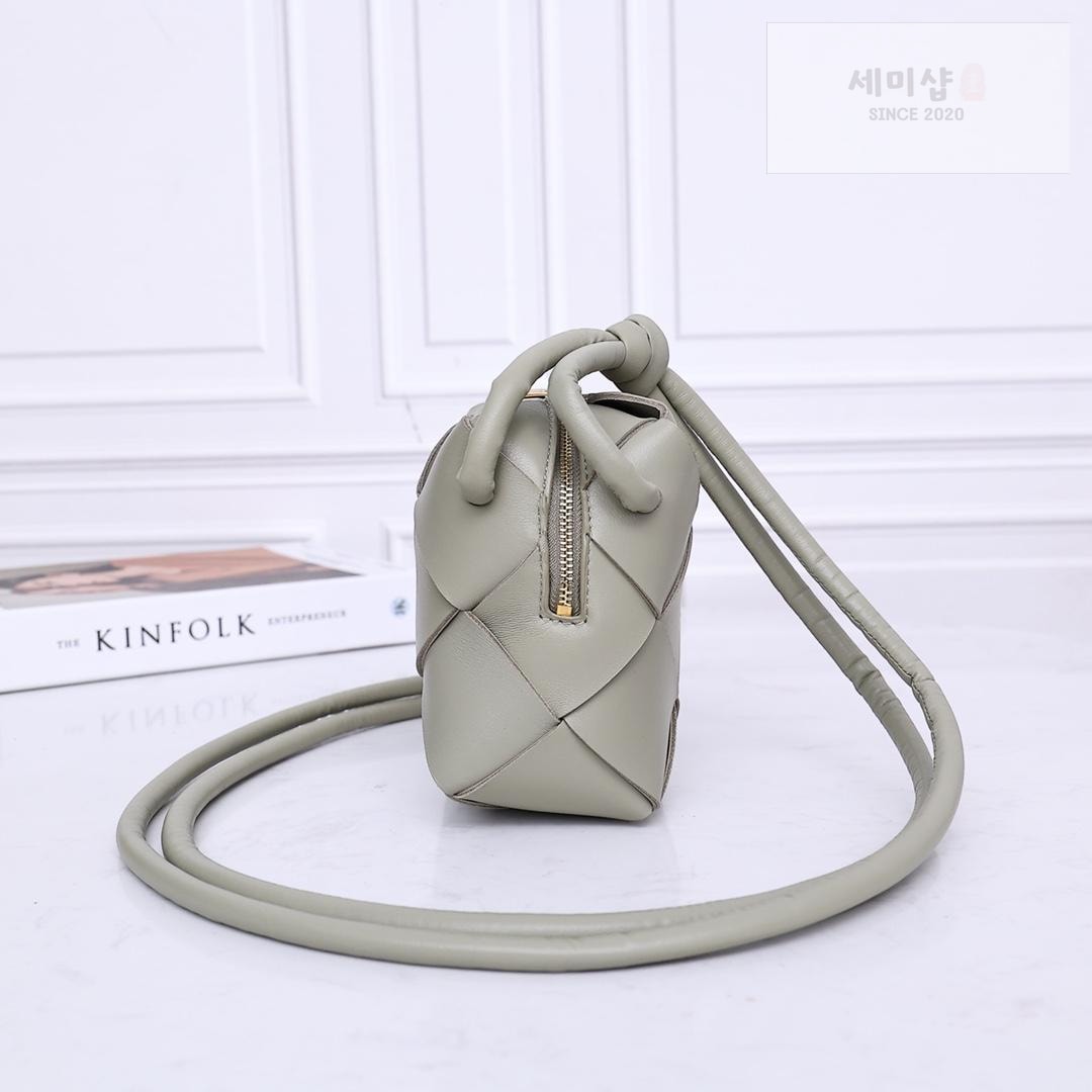 Bottega Veneta Bottega Veneta Mini Cassette Camera Bag Bag 15번 이미지