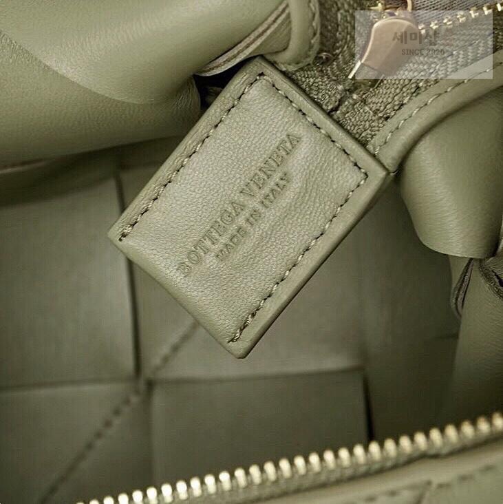 Bottega Veneta Bottega Veneta Mini Cassette Camera Bag Bag 21번 이미지