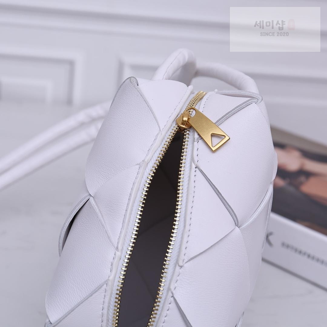 Bottega Veneta Bottega Veneta Mini Cassette Camera Bag Bag 25번 이미지