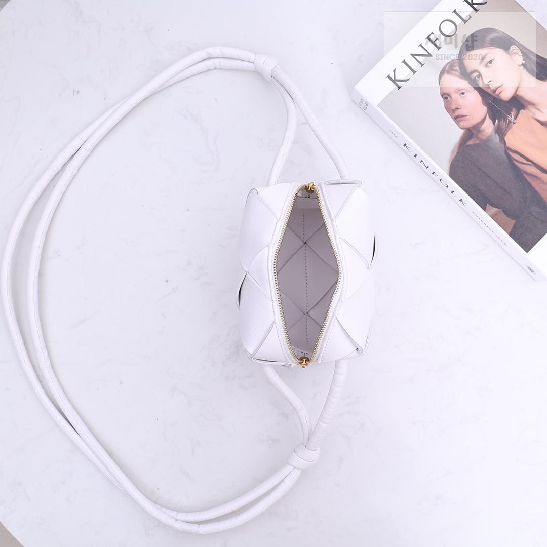 Bottega Veneta Bottega Veneta Mini Cassette Camera Bag Bag 26번 이미지