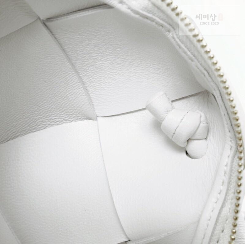 Bottega Veneta Bottega Veneta Mini Cassette Camera Bag Bag 27번 이미지