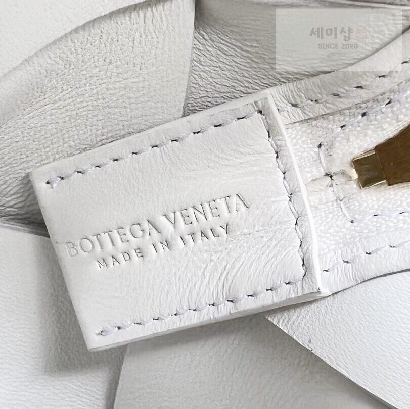 Bottega Veneta Bottega Veneta Mini Cassette Camera Bag Bag 28번 이미지