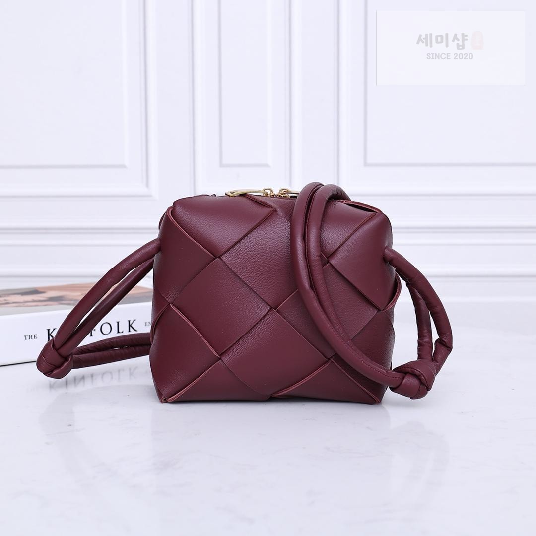Bottega Veneta Bottega Veneta Mini Cassette Camera Bag Bag 65번 이미지
