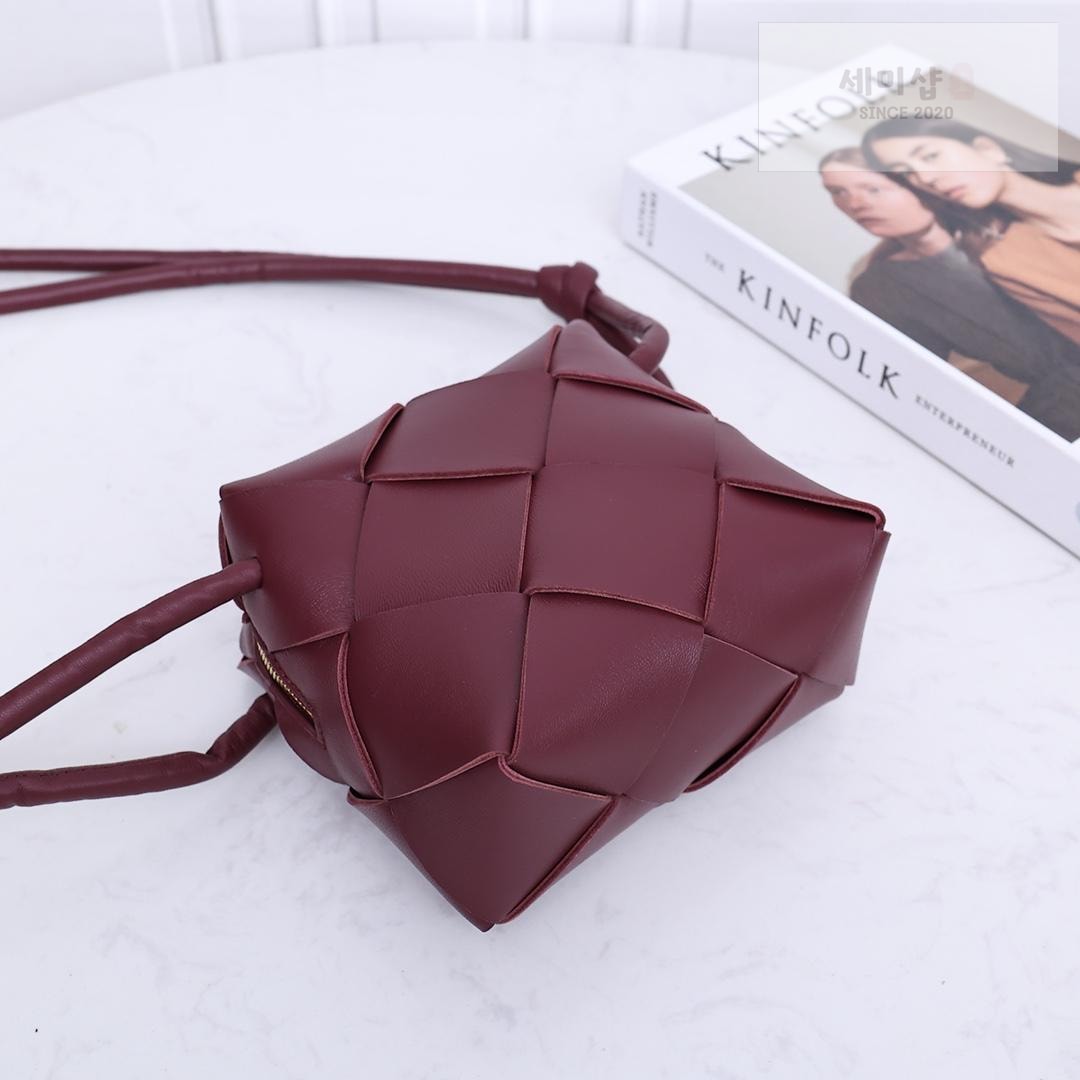 Bottega Veneta Bottega Veneta Mini Cassette Camera Bag Bag 61번 이미지