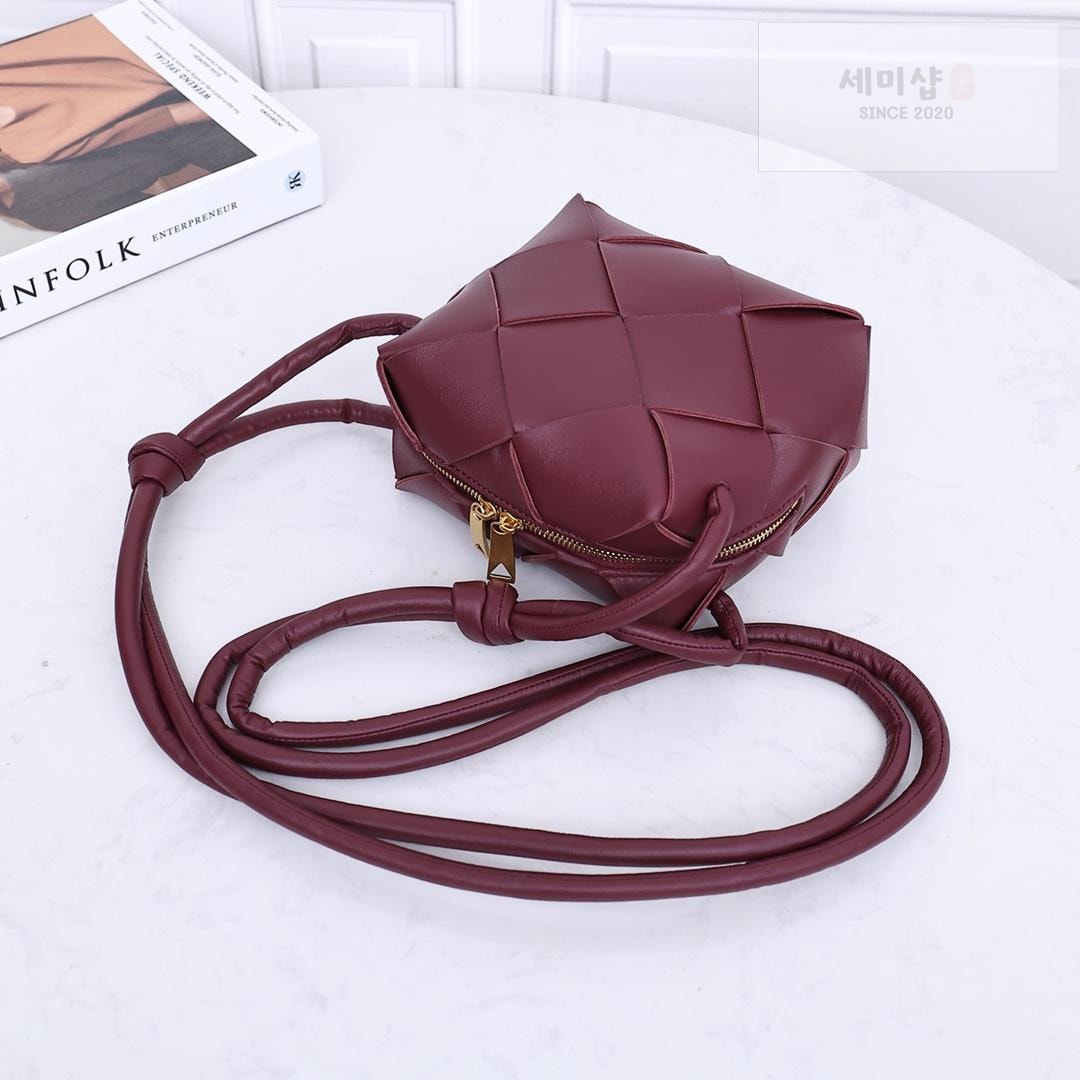 Bottega Veneta Bottega Veneta Mini Cassette Camera Bag Bag 30번 이미지