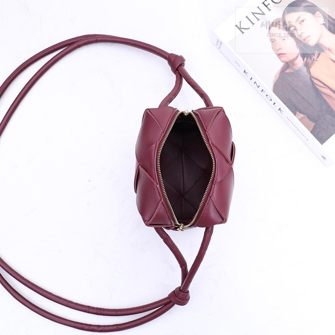 Bottega Veneta Bottega Veneta Mini Cassette Camera Bag Bag 68번 이미지