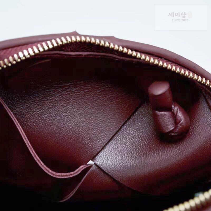 Bottega Veneta Bottega Veneta Mini Cassette Camera Bag Bag 32번 이미지
