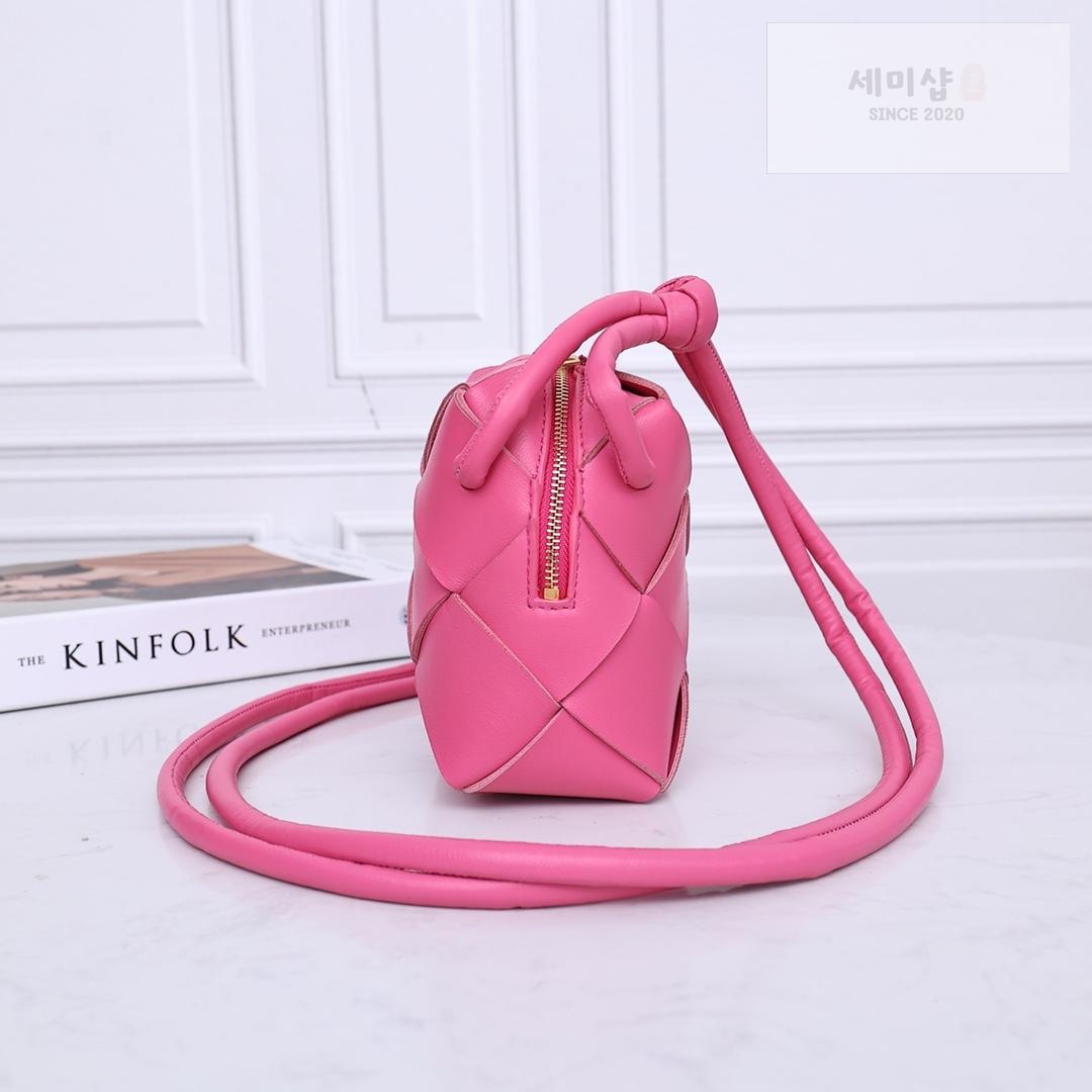 Bottega Veneta Bottega Veneta Mini Cassette Camera Bag Bag 35번 이미지
