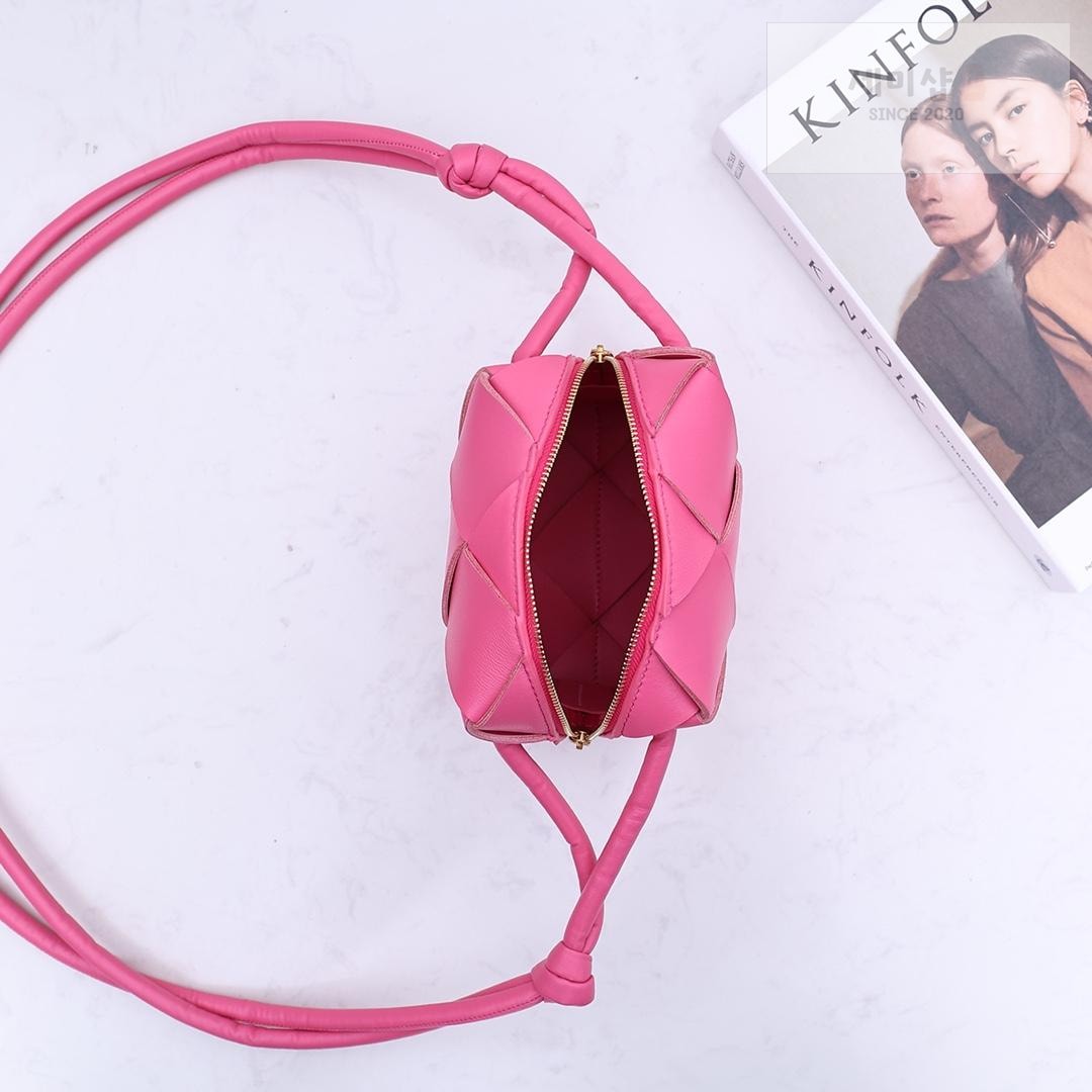 Bottega Veneta Bottega Veneta Mini Cassette Camera Bag Bag 36번 이미지