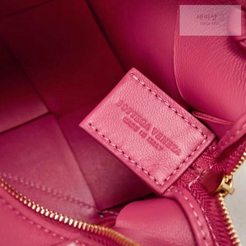 Bottega Veneta Bottega Veneta Mini Cassette Camera Bag Bag 38번 이미지