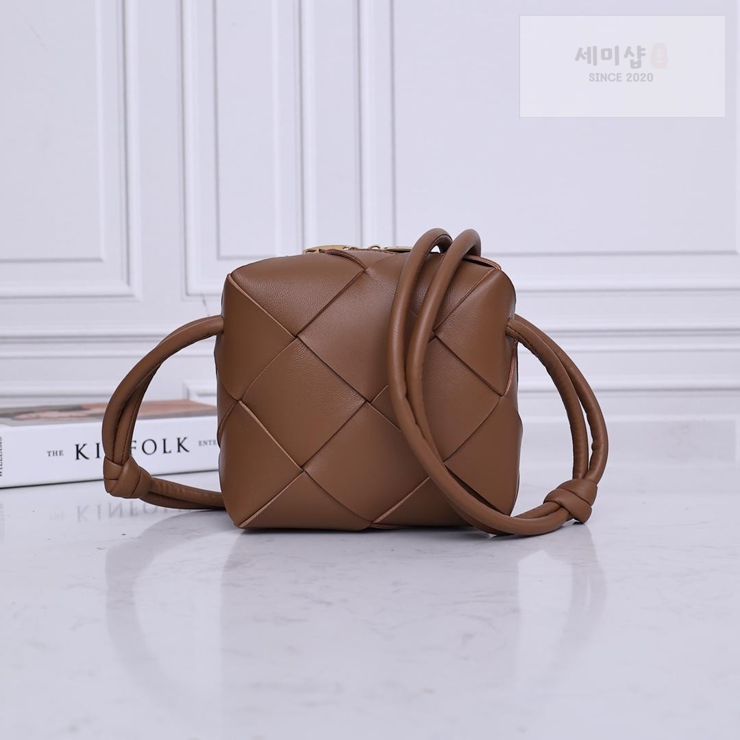 Bottega Veneta Bottega Veneta Mini Cassette Camera Bag Bag 39번 이미지