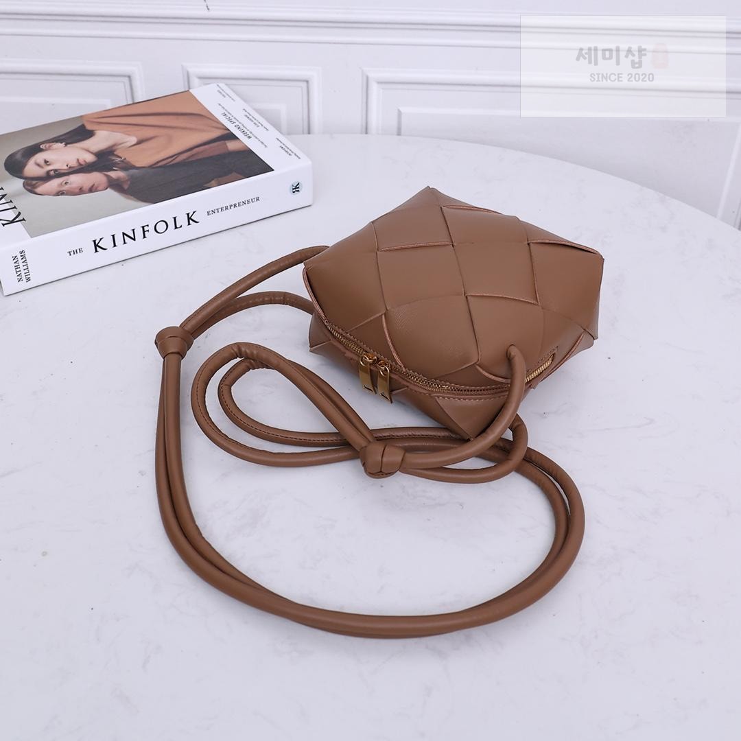 Bottega Veneta Bottega Veneta Mini Cassette Camera Bag Bag 41번 이미지