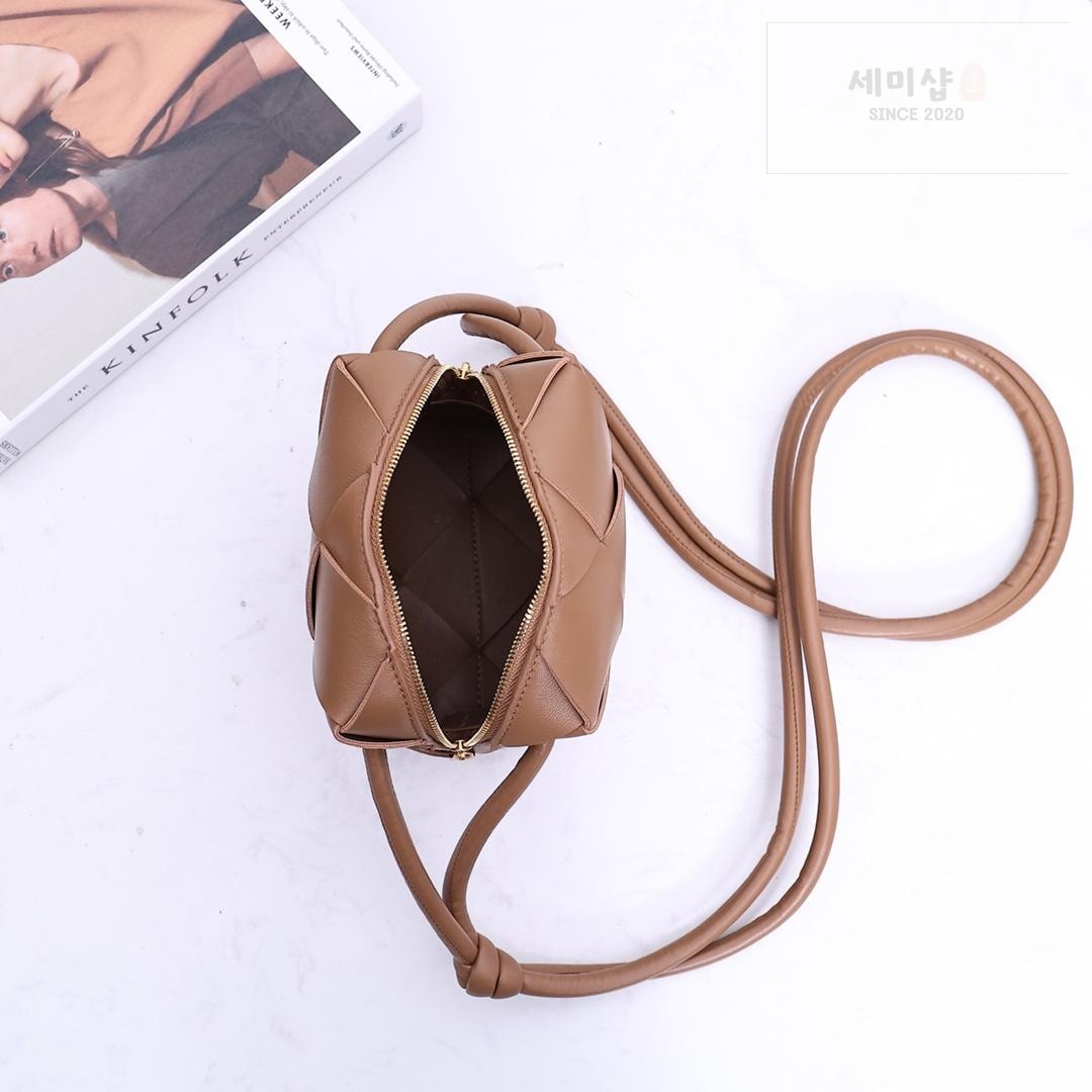 Bottega Veneta Bottega Veneta Mini Cassette Camera Bag Bag 42번 이미지